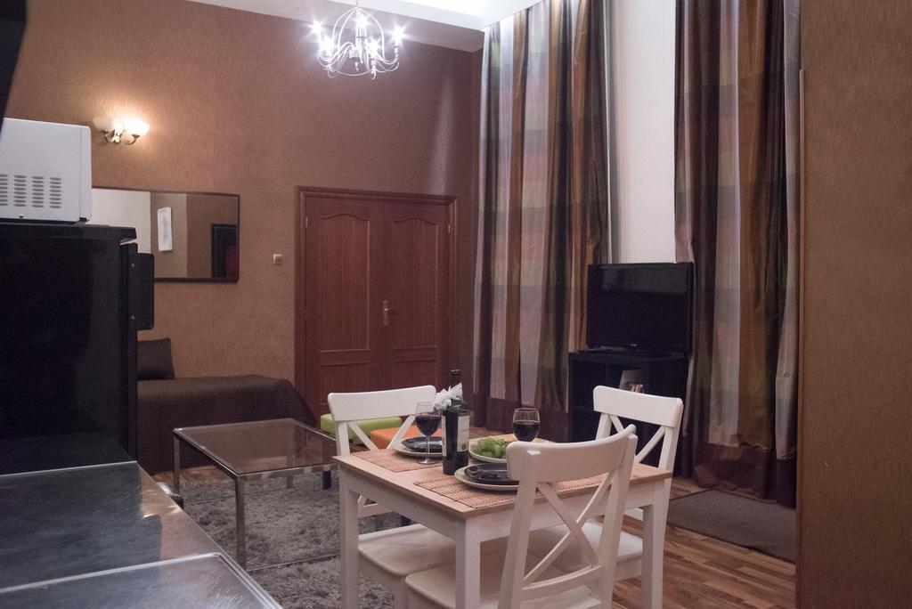 شقة Inviting Flat In The Heart Of Town بودابست المظهر الخارجي الصورة
