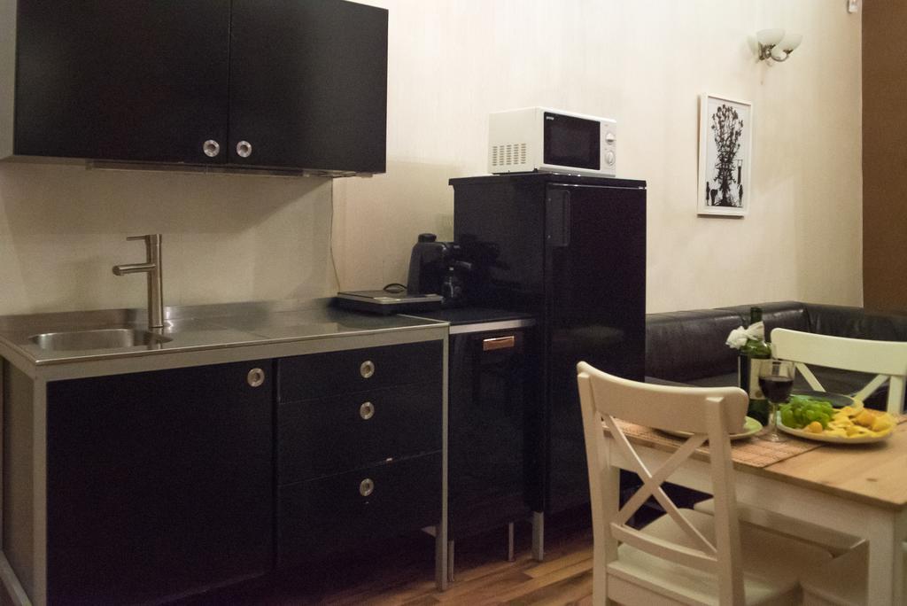 شقة Inviting Flat In The Heart Of Town بودابست المظهر الخارجي الصورة