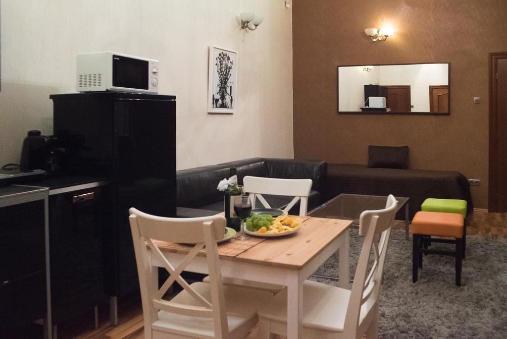شقة Inviting Flat In The Heart Of Town بودابست المظهر الخارجي الصورة