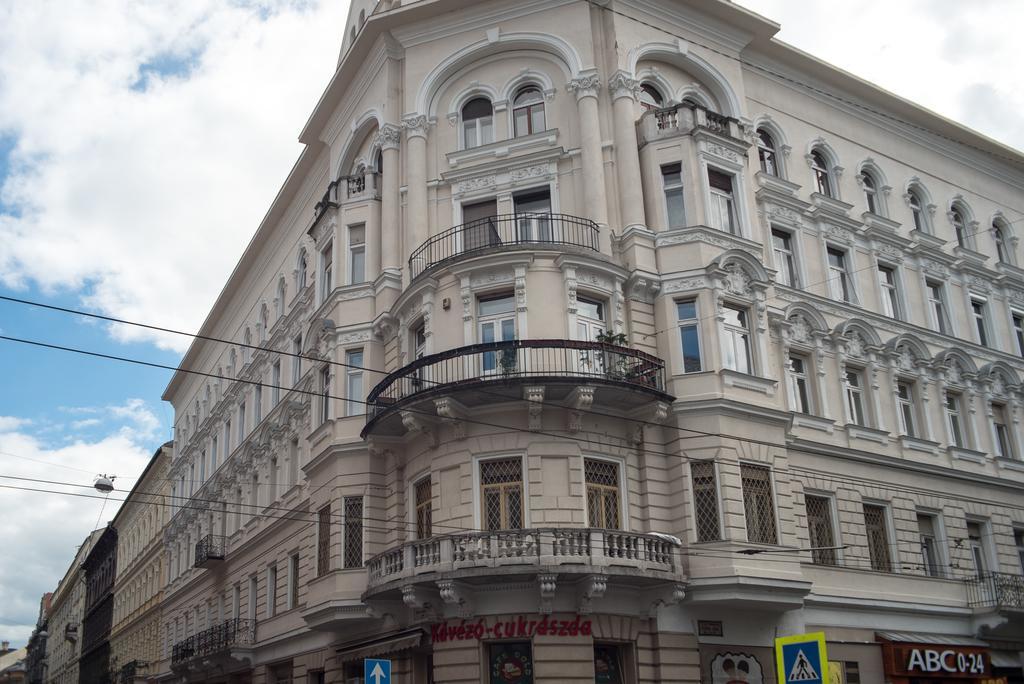 شقة Inviting Flat In The Heart Of Town بودابست المظهر الخارجي الصورة