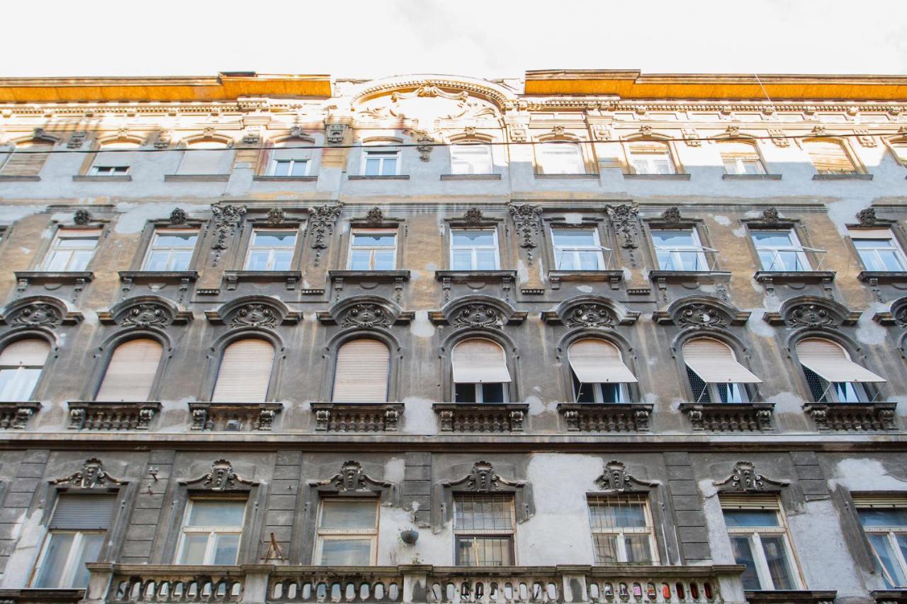 شقة Inviting Flat In The Heart Of Town بودابست المظهر الخارجي الصورة